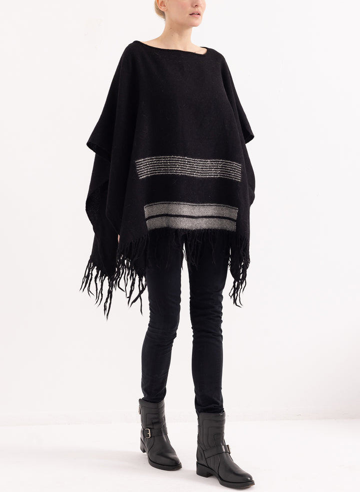SU_Paris_Kimaga_Poncho_Black_4